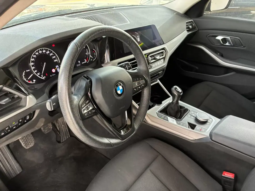 BMW 318 2019 - 21900 EUR, 128000 km - AUTO.MOTO.pt - 128000km - foto 22 de 22