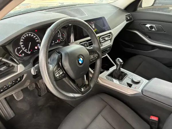 BMW 318 2019 - 21900 EUR, 128000 km - AUTO.MOTO.pt - 128000km - foto 22 de 22