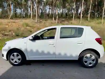 Dacia Sandero 2013 - 7490 EUR, 189000 km - AUTO.MOTO.pt - 189000km - foto 11 de 13
