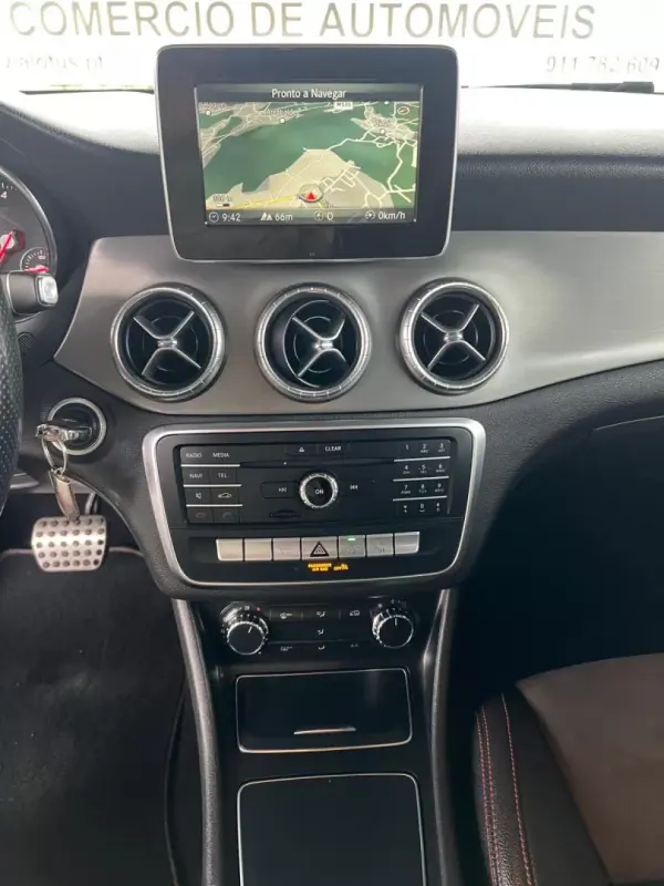 Mercedes-Benz CLA 220 2018 - 22000 EUR, 136295 km - AUTO.MOTO.pt - 136295km - foto 12 de 15