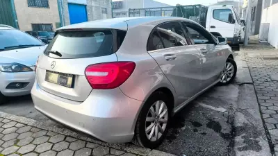 Mercedes-Benz A 180 2014 - 15800 EUR, 180000 km - AUTO.MOTO.pt - 180000km - foto 4 de 23
