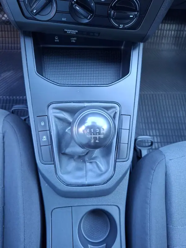 SEAT Ibiza 2018 - 11350 EUR, 103500 km - AUTO.MOTO.pt - 103500km - foto 22 de 30
