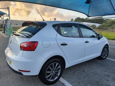 SEAT Ibiza 2015 - 7990 EUR, 159000 km - AUTO.MOTO.pt - 159000km - foto 2 de 13
