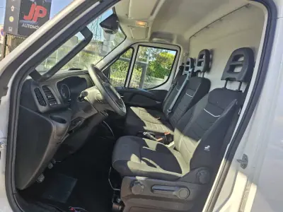 Iveco Daily 35 S14 2.3 D PLATAFORMA 2023 - 24750 EUR, 45000 km - AUTO.MOTO.pt - 45000km - foto 4 de 12