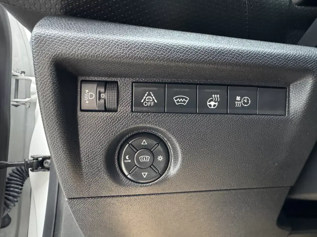 Citroën e-C4 2022 - 18500 EUR, 65000 km - AUTO.MOTO.pt - 65000km - foto 39 de 48