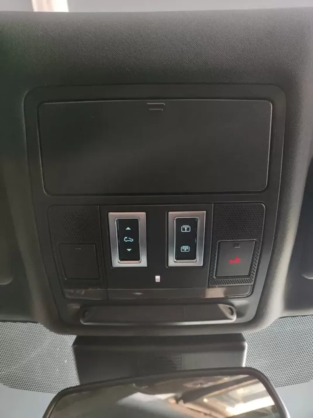 Jaguar F-Pace 2017 - 22500 EUR, 147000 km - AUTO.MOTO.pt - 147000km - foto 37 de 40