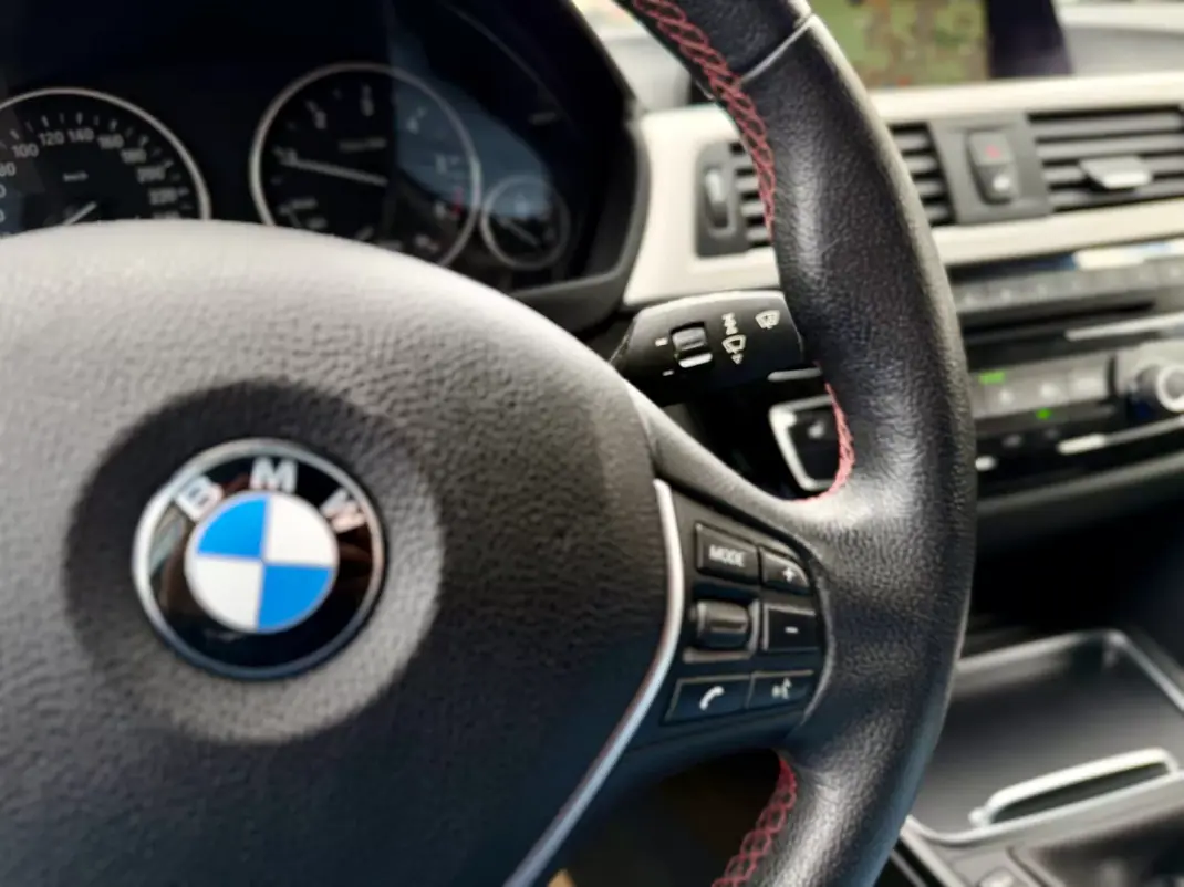 BMW 318 2016 - 15950 EUR, 172000 km - 172000km - foto 21 de 27