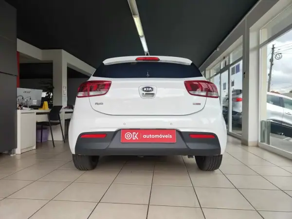 Kia Rio 2018 - 14750 EUR, 46500 km - AUTO.MOTO.pt - 46500km - foto 8 de 35