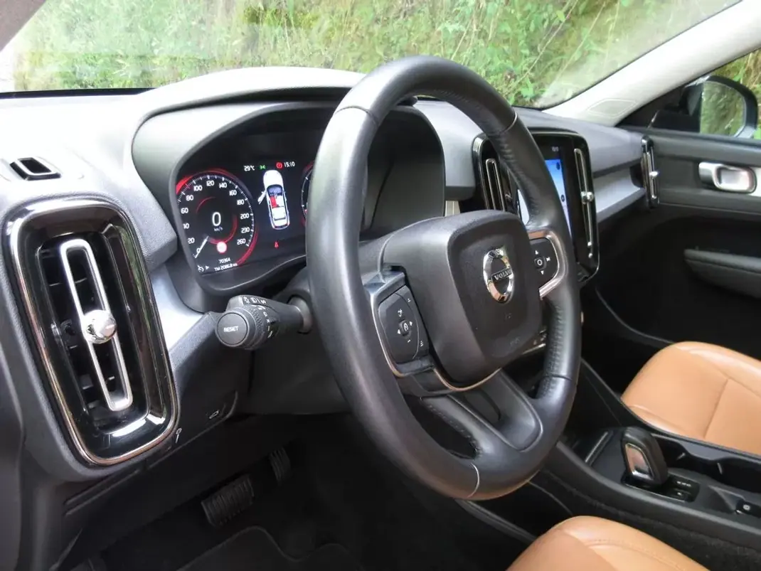 Volvo XC 40 2019 - 29490 EUR, 70000 km - AUTO.MOTO.pt - 70000km - foto 29 de 60