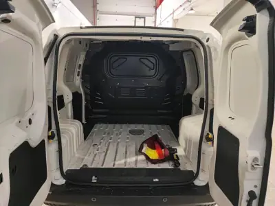 Fiat Fiorino 1.3 M-Jet SX Kasten 2021 - 9500 EUR, 130754 km - AUTO.MOTO.pt - 130754km - foto 7 de 7