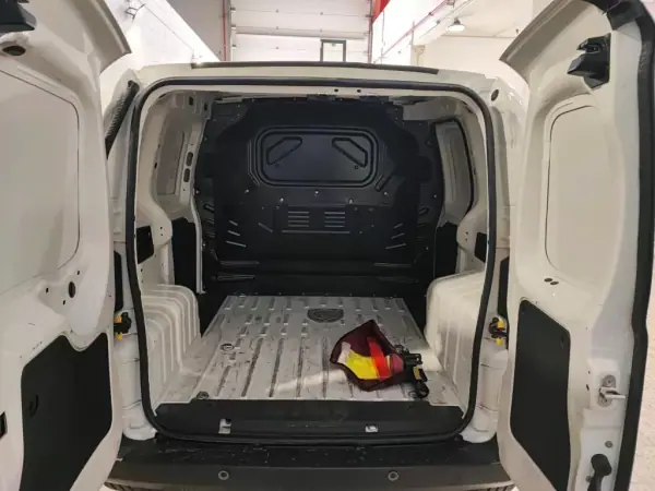 Fiat Fiorino 1.3 M-Jet SX Kasten 2021 - 9500 EUR, 130754 km - AUTO.MOTO.pt - 130754km - foto 7 de 7