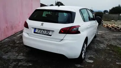 Peugeot 308 2019 - 11999 EUR, 99999 km - AUTO.MOTO.pt - 99999km - foto 6 de 35