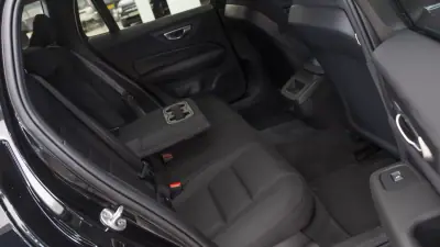 Volvo V60 2021 - 26900 EUR, 99000 km - AUTO.MOTO.pt - 99000km - foto 11 de 36