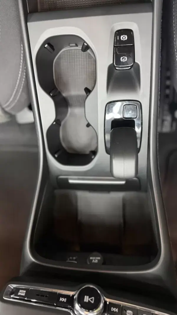 Volvo XC 40 2023 - 31500 EUR, 82000 km - AUTO.MOTO.pt - 82000km - foto 17 de 24