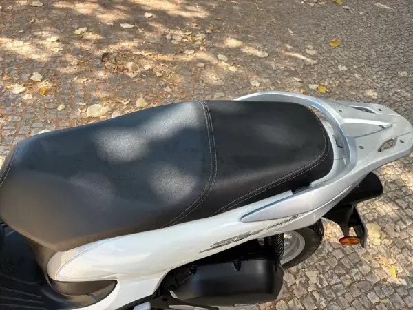 Honda SH 150i 2024 - 2250 EUR, 5266 km - AUTO.MOTO.pt - 5266km - foto 9 de 12