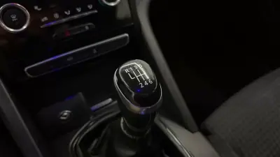 Renault Talisman Sport Tourer 2019 - 12990 EUR, 352006 km - AUTO.MOTO.pt - 352006km - foto 21 de 27