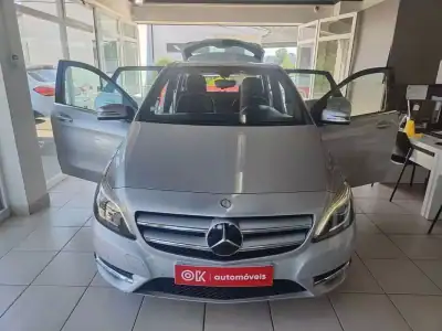 Mercedes-Benz B 180 2012 - 10990 EUR, 221000 km - AUTO.MOTO.pt - 221000km - foto 17 de 35