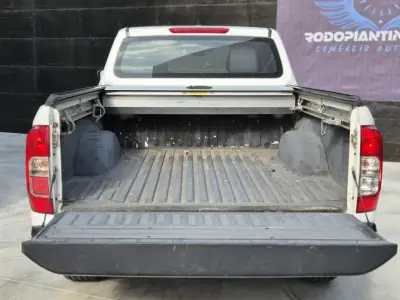 Nissan Navara 2017 - 20500 EUR, 215000 km - foto 6 de 22