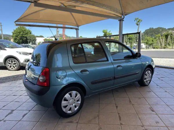 Renault Clio 2004 - 3250 EUR, 222926 km - AUTO.MOTO.pt - 222926km - foto 10 de 28