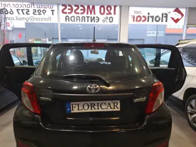 Toyota Yaris 2012 - 7900 EUR, 160000 km - AUTO.MOTO.pt - 160000km - foto 7 de 16
