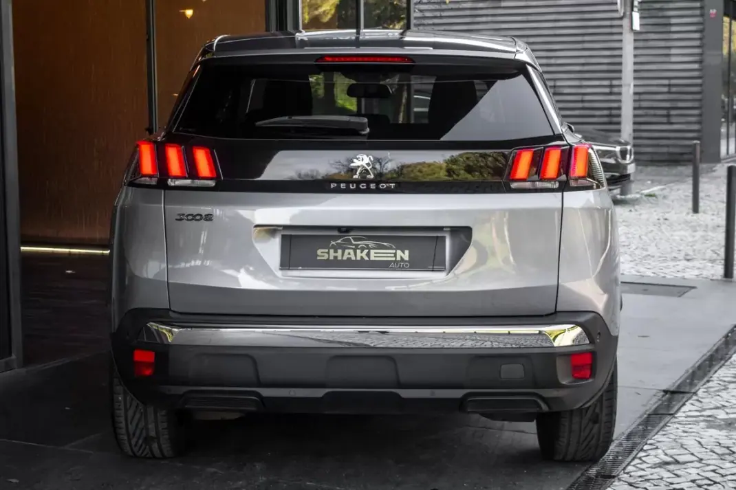 Peugeot 3008 2018 - 16890 EUR, 127901 km - AUTO.MOTO.pt - 127901km - foto 8 de 43