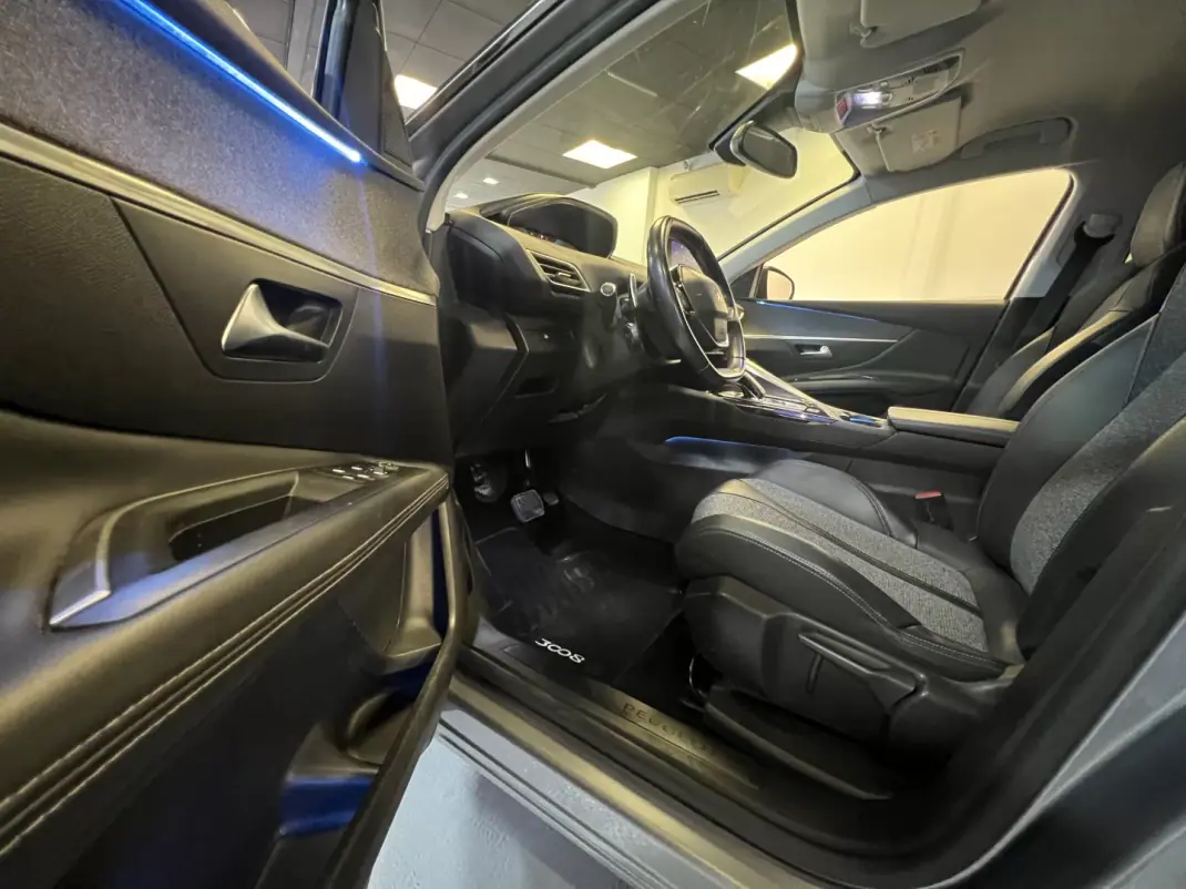 Peugeot 3008 2018 - 14990 EUR, 103000 km - 103000km - foto 10 de 35