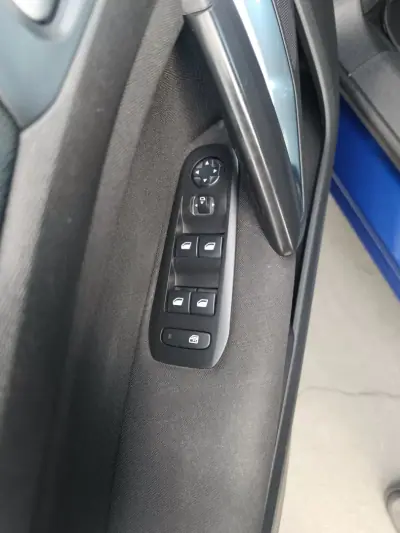 Peugeot 308 2018 - 12900 EUR, 219000 km - AUTO.MOTO.pt - 219000km - foto 12 de 23
