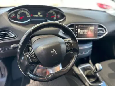 Peugeot 308 2016 - 13490 EUR, 138000 km - 138000km - foto 4 de 8