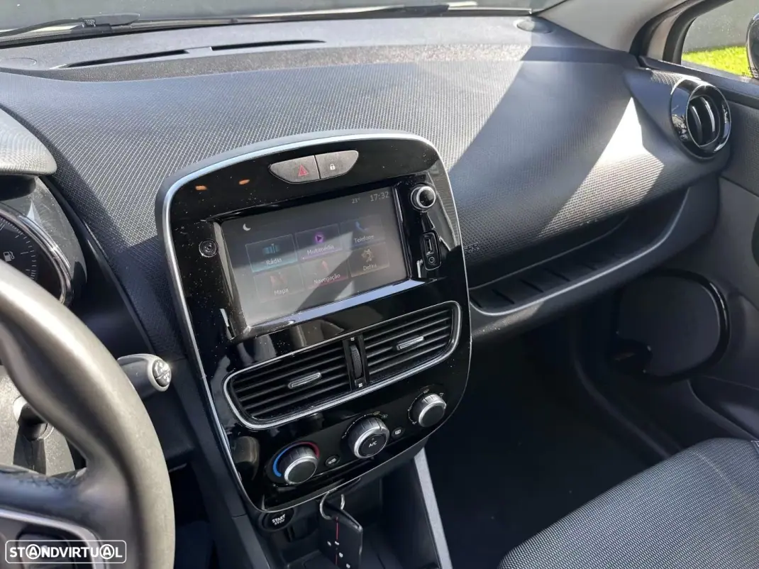 Renault Clio 2017 - 9900 EUR, 135702 km - AUTO.MOTO.pt - 135702km - foto 35 de 47