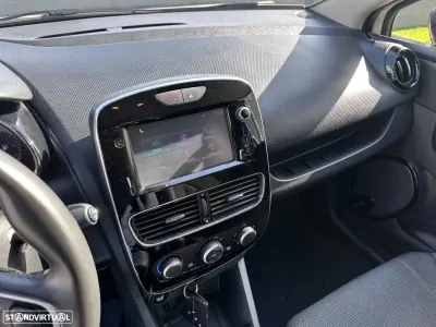 Renault Clio 2017 - 9900 EUR, 135702 km - AUTO.MOTO.pt - 135702km - foto 35 de 47