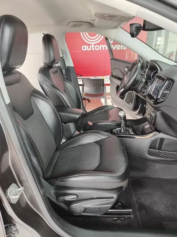 Jeep Compass 2018 - 17250 EUR, 110000 km - AUTO.MOTO.pt - 110000km - foto 18 de 34
