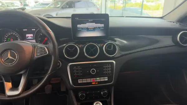 Mercedes-Benz CLA 180 2016 - 16990 EUR, 142457 km - AUTO.MOTO.pt - 142457km - foto 19 de 26
