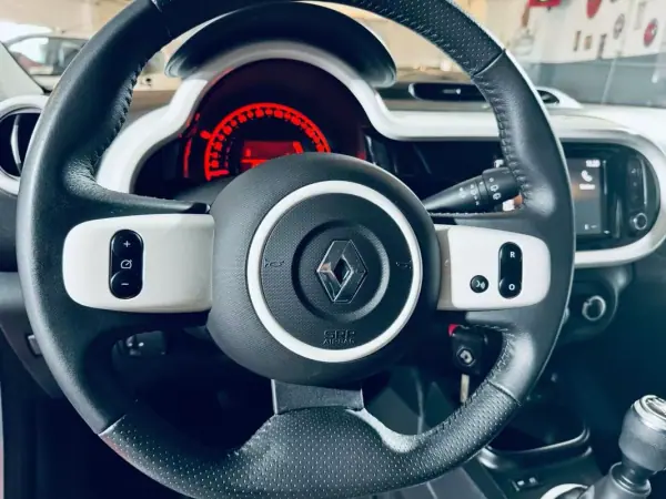 Renault Twingo 2020 - 12990 EUR, 73071 km - AUTO.MOTO.pt - 73071km - foto 22 de 28