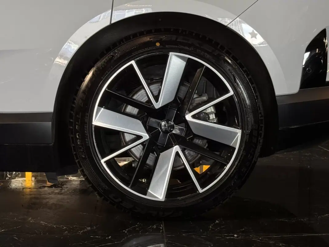 Polestar 4 2024 - 59990 EUR, 11600 km - AUTO.MOTO.pt - 11600km - foto 10 de 28