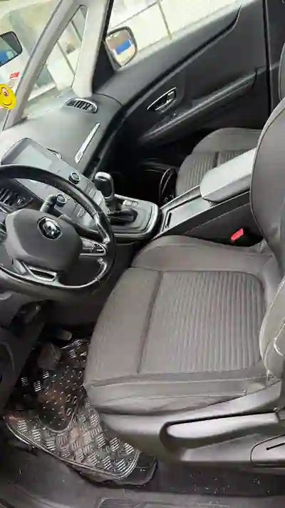 Renault Grand Scénic 2018 - 8999 EUR, 255 km - AUTO.MOTO.pt - 255km - foto 6 de 10