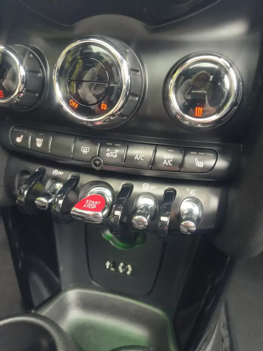 MINI One 2015 - 11900 EUR, 125000 km - AUTO.MOTO.pt - 125000km - foto 19 de 35