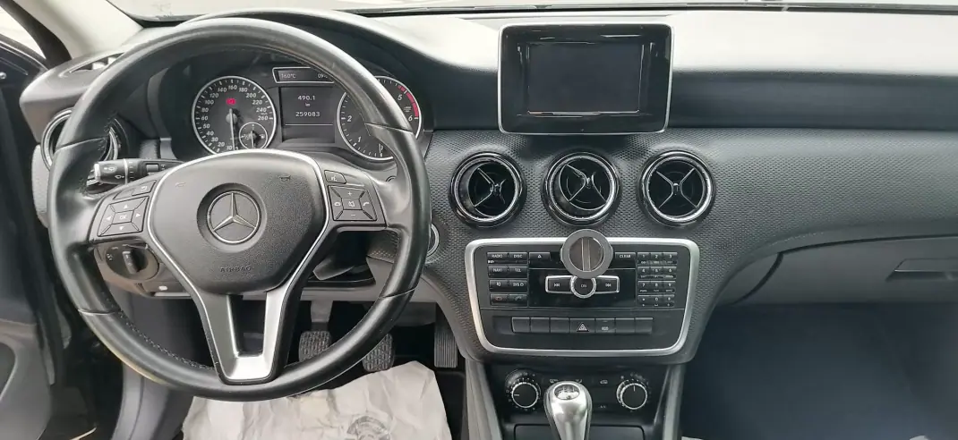 Mercedes-Benz A 180 2014 - 12900 EUR, 259620 km - AUTO.MOTO.pt - 259620km - foto 3 de 7