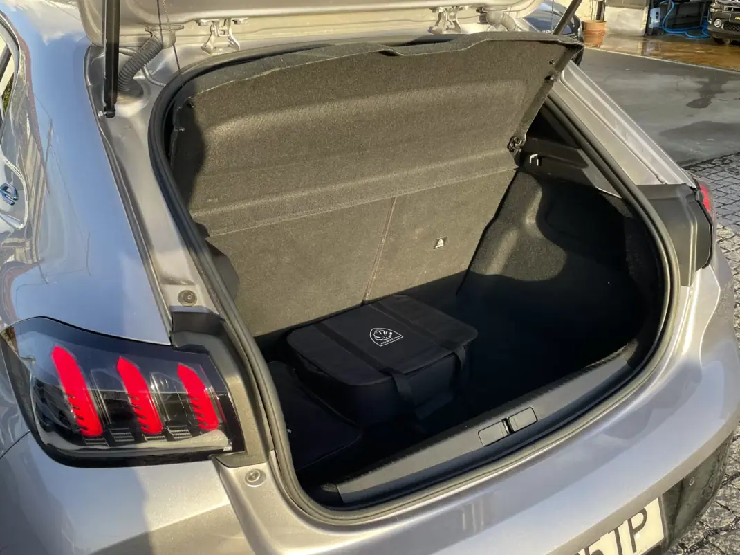 Peugeot e-208 2022 - 18650 EUR, 38776 km - AUTO.MOTO.pt - 38776km - foto 22 de 47