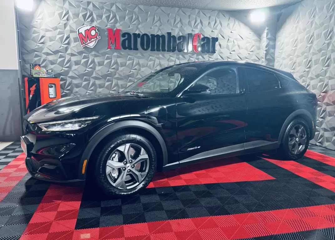 Ford Mustang Mach-E 2021 - 29990 EUR, 61907 km - AUTO.MOTO.pt - 61907km - foto 1 de 30