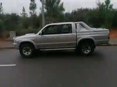 Mazda B 2500 2002 - 14500 EUR, 180180 km - foto 1 de 11