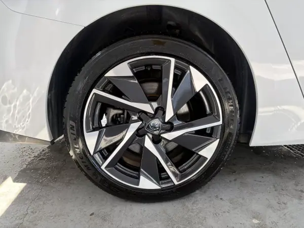 Peugeot 308 SW 2024 - 25490 EUR, 66700 km - AUTO.MOTO.pt - 66700km - foto 9 de 19