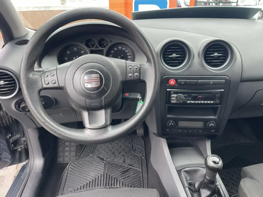 SEAT Ibiza 2008 - 6750 EUR, 148157 km - AUTO.MOTO.pt - 148157km - foto 10 de 12
