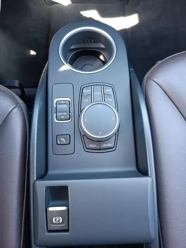 BMW i3 2019 - 24500 EUR, 75900 km - AUTO.MOTO.pt - 75900km - foto 14 de 16