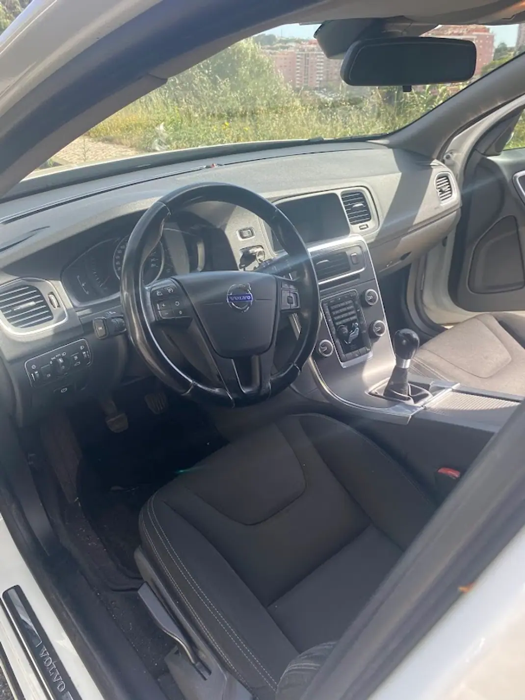 Volvo V60 2015 - 9500 EUR, 206100 km - AUTO.MOTO.pt - 206100km - foto 11 de 14