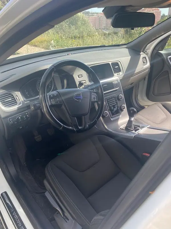 Volvo V60 2015 - 9500 EUR, 206100 km - AUTO.MOTO.pt - 206100km - foto 11 de 14