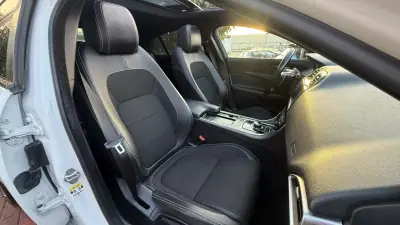 Jaguar XE 2017 - 16990 EUR, 190000 km - AUTO.MOTO.pt - 190000km - foto 26 de 28