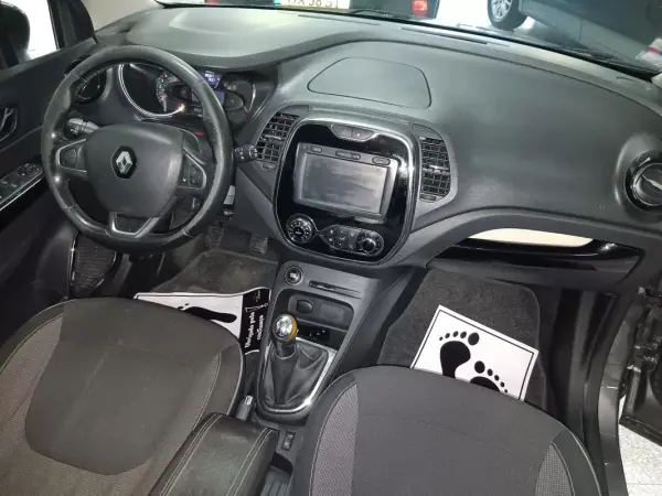 Renault Captur 2016 - 11950 EUR, 88000 km - AUTO.MOTO.pt - 88000km - foto 10 de 14