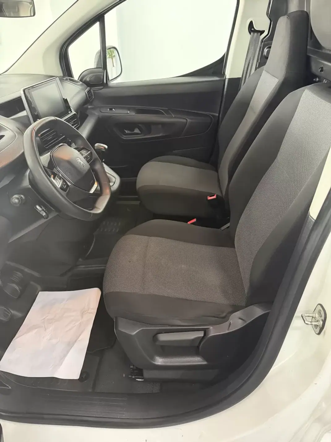 Peugeot Partner 2022 - 16000 EUR, 114000 km - AUTO.MOTO.pt - 114000km - foto 13 de 13