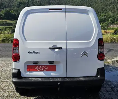 Citroën 2015 - 9999 EUR, 142000 km - AUTO.MOTO.pt - 142000km - foto 14 de 21