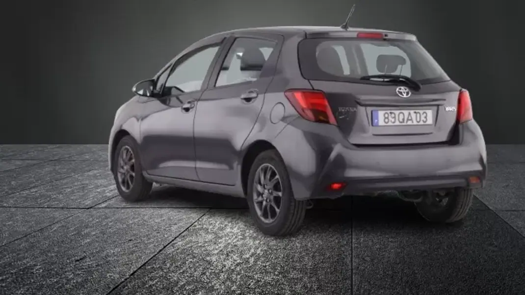Toyota Yaris 2015 - 7950 EUR, 332062 km - AUTO.MOTO.pt - 332062km - foto 3 de 10